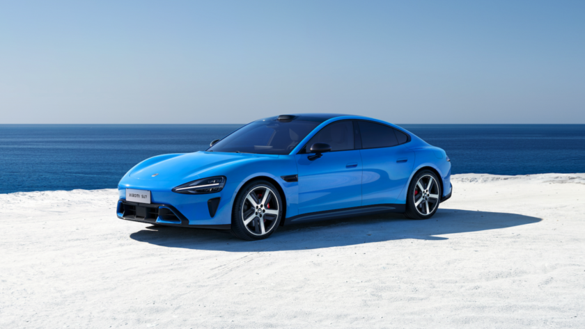 Xiaomi SU7 renovado mostrando diseño moderno y tecnología avanzada en coche eléctrico chino