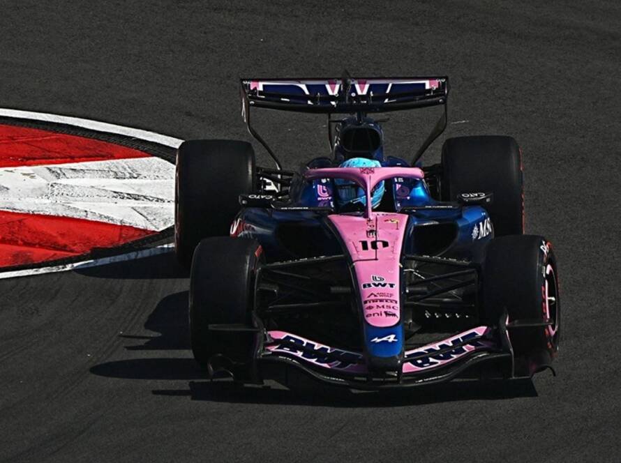 El monoplaza de Pierre Gasly enfrentando los desafíos de Alpine en Suzuka durante el GP de Japón 2026.