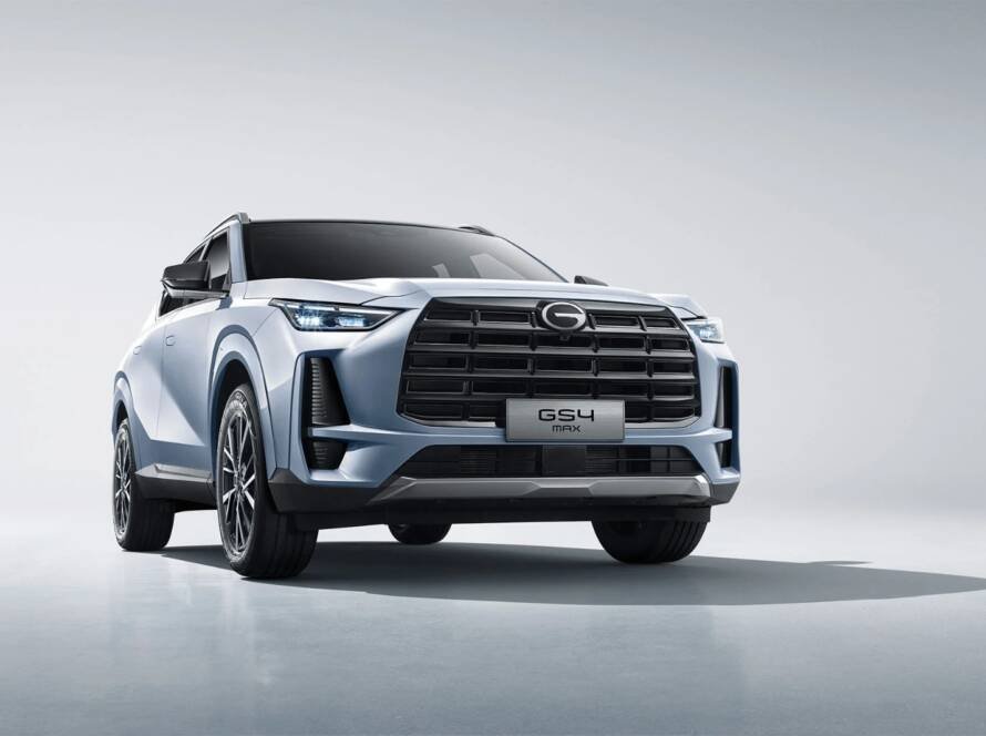Vista lateral del SUV híbrido GAC GS4 MAX destacando su diseño moderno y tecnología híbrida en Ecuador.