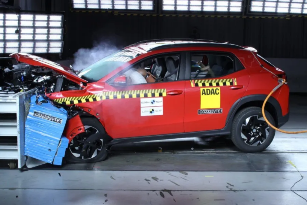 Infografía técnica detallando las pruebas de seguridad Latin NCAP en vehículos Volkswagen.