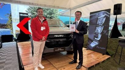 Stand de Isuzu durante la recepción oficial del Día Nacional del Japón en la Embajada de Japón en Ecuador