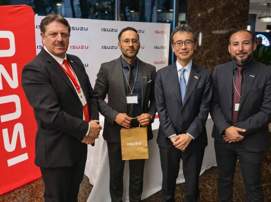 Isuzu en seminario Ecuador Japón con representantes empresariales