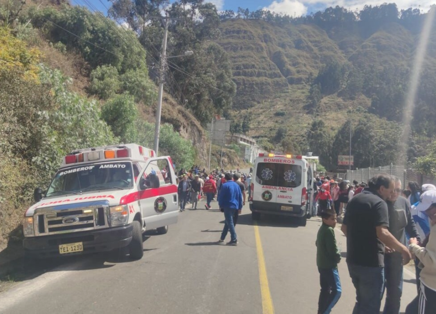 accidente rally Ambato vehículo volcado