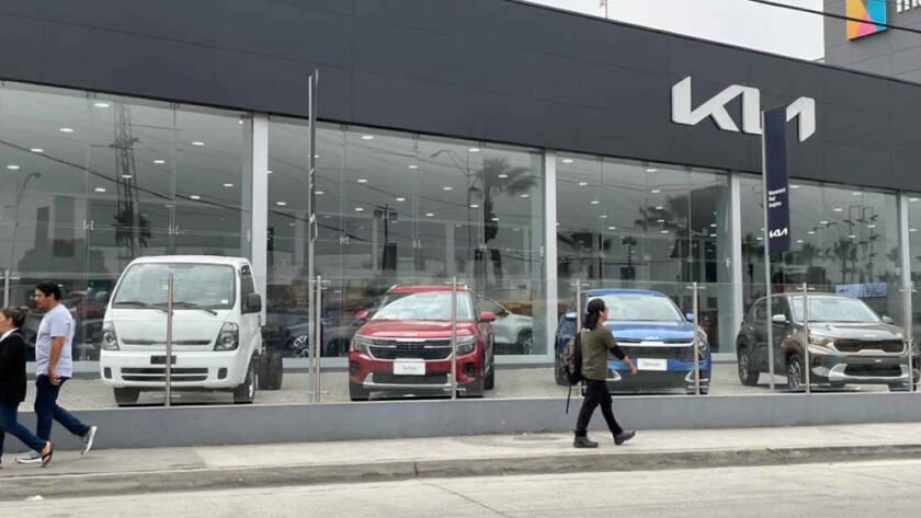 Local de la marca Kia en Guayaquil, Ecuador, en el contexto del acuerdo comercial con Corea del Sur