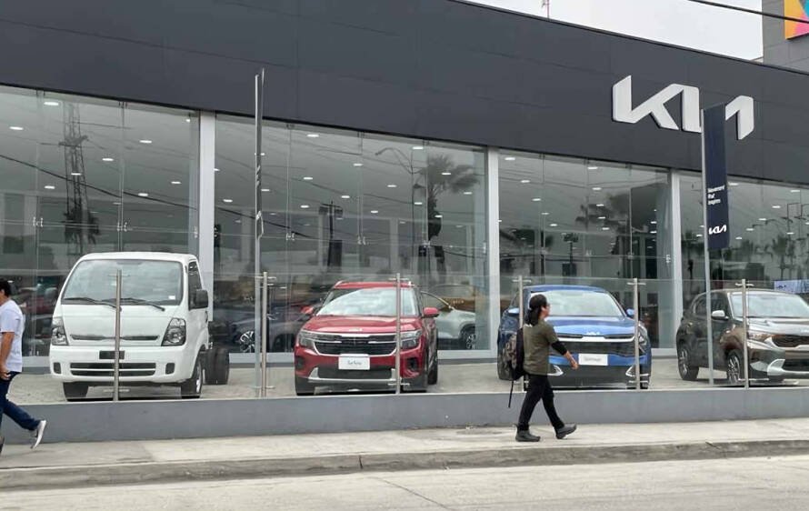 Local de la marca Kia en Guayaquil, Ecuador, en el contexto del acuerdo comercial con Corea del Sur