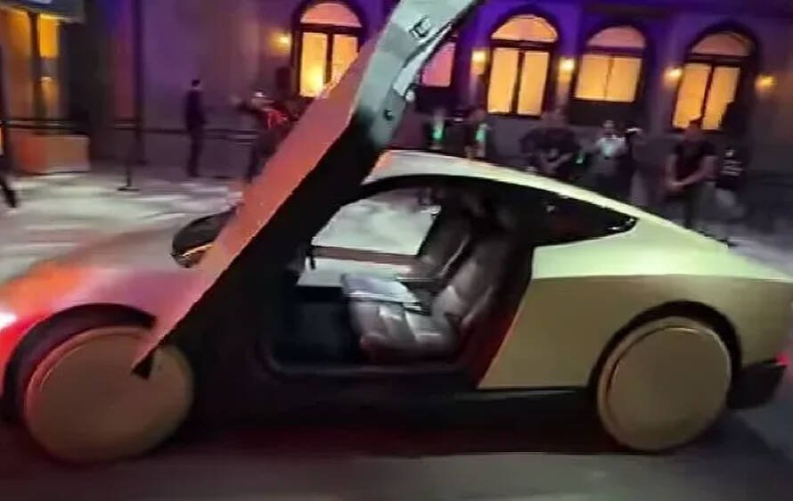 Flota de robotaxis de Tesla circulando en ciudad, negocio de conducción autónoma