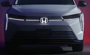 Honda Insight eléctrico 2025 vista exterior hatchback renovado