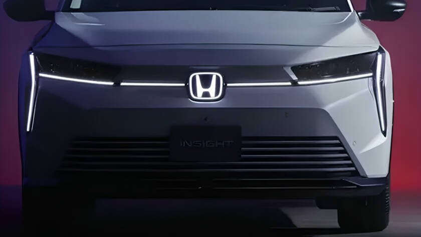Honda Insight eléctrico 2025 vista exterior hatchback renovado
