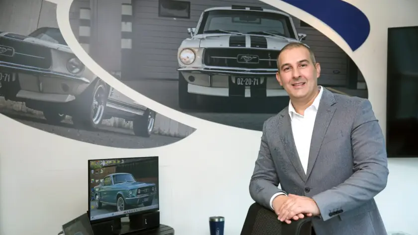 José Llanos analizando los objetivos de ventas de Ford y el ADN de Ford Racing en Colombia.