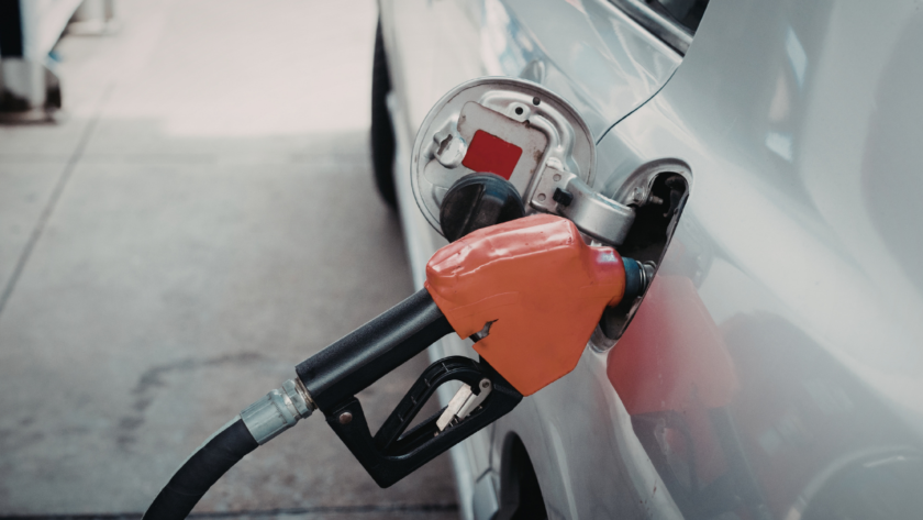 Comparativa de gasolina súper y extra: cómo ahorrar sin dañar el motor del vehículo