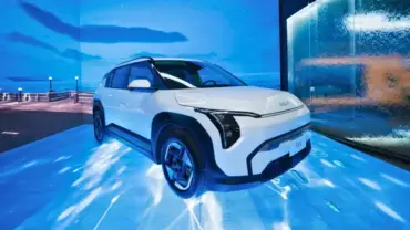 Kia Ecuador entrega el nuevo EV3 a Frickson Erazo, ganador de MasterChef Celebrity