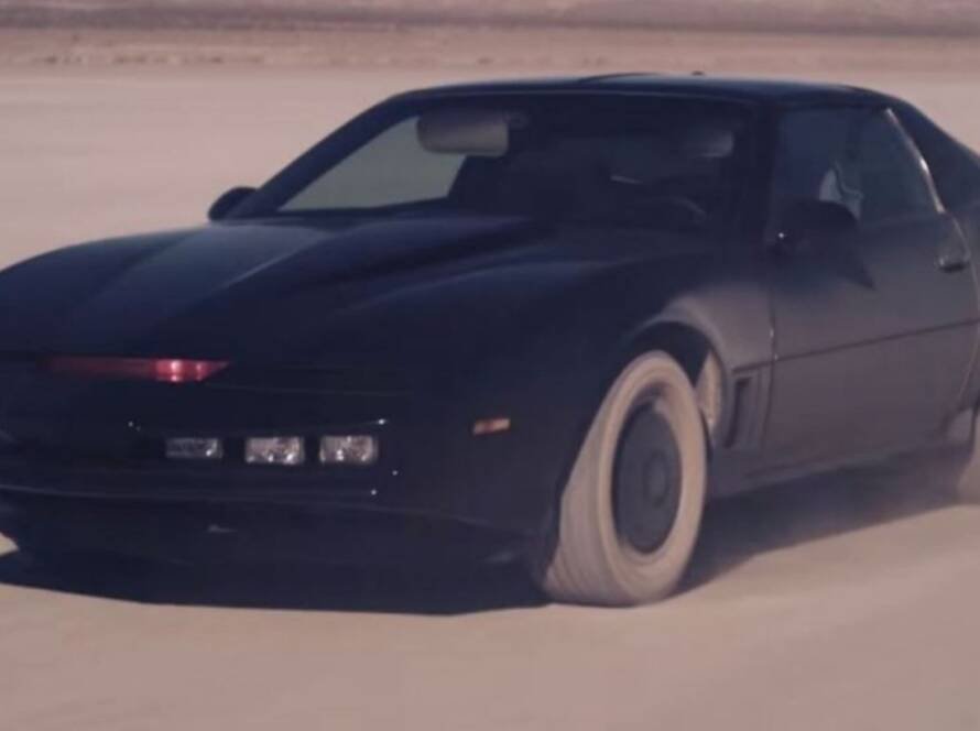 autos icónicos de series de televisión como KITT, Batimóvil y Mystery Machine