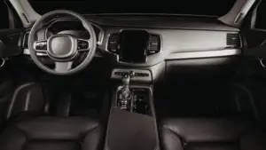 KIA EV2 coche eléctrico barato en ciudad mostrando diseño compacto y moderno