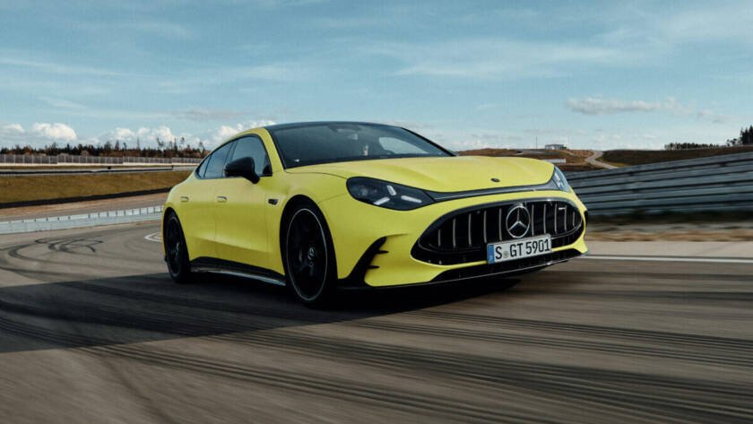 Nuevo Mercedes-AMG GT 4 Door Coupé eléctrico en vista lateral, diseño deportivo y líneas aerodinámicas