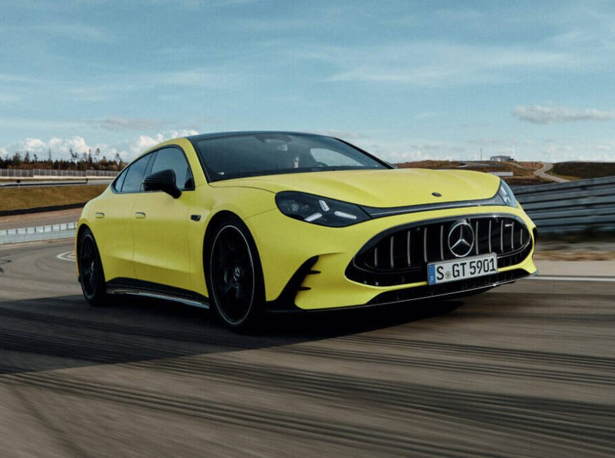 Nuevo Mercedes-AMG GT 4 Door Coupé eléctrico en vista lateral, diseño deportivo y líneas aerodinámicas