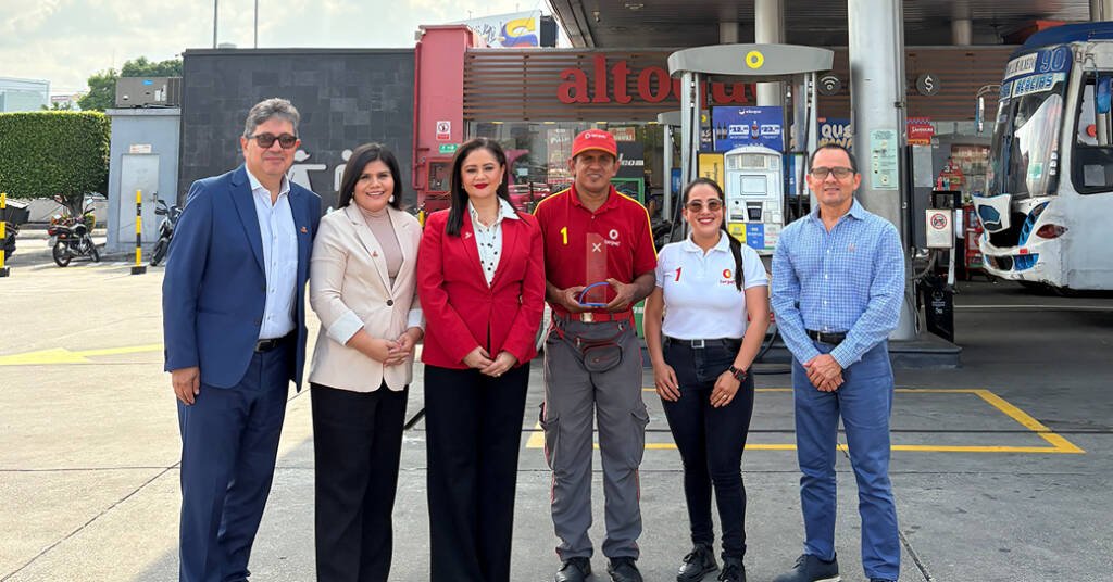 Equipo de Terpel Ecuador recibe reconocimiento por mejor experiencia al cliente en estaciones de servicio