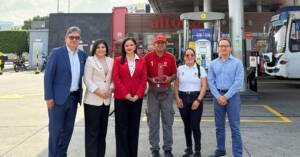 Equipo de Terpel Ecuador recibe reconocimiento por mejor experiencia al cliente en estaciones de servicio