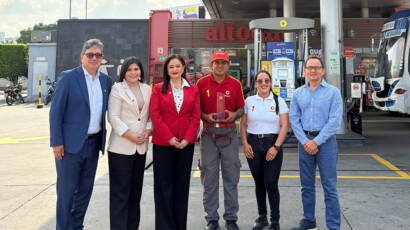 Equipo de Terpel Ecuador recibe reconocimiento por mejor experiencia al cliente en estaciones de servicio