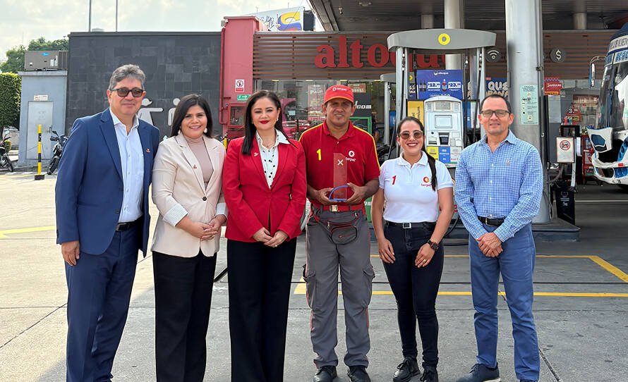 Equipo de Terpel Ecuador recibe reconocimiento por mejor experiencia al cliente en estaciones de servicio