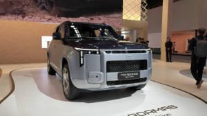 Vehículo SUV de Rox Motor en exhibición, parte de la expansión global de la marca china en 2026