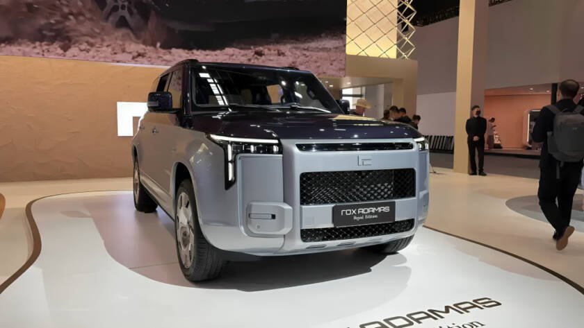 Vehículo SUV de Rox Motor en exhibición, parte de la expansión global de la marca china en 2026