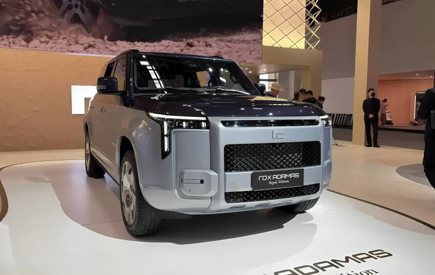 Vehículo SUV de Rox Motor en exhibición, parte de la expansión global de la marca china en 2026