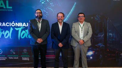 Directivos de Teojama Comercial presentando el programa Soporte Total para transporte pesado en Ecuador