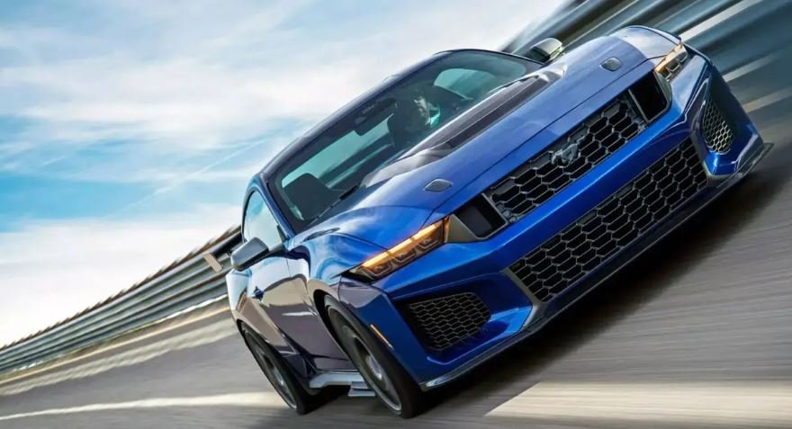 Cadillac CT5-V Blackwing F1 y Ford Mustang Dark Horse, ediciones limitadas de alto rendimiento 2026