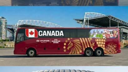 Autobús oficial de la selección nacional decorado con dibujos infantiles de Hyundai para la Copa Mundial de la FIFA 2026™.