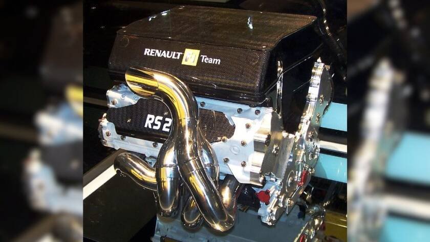 Logos de Mercedes, Ferrari y Red Bull junto a un esquema técnico de motor V8 de Fórmula 1