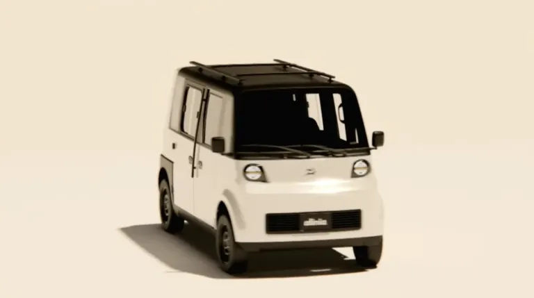 Vista frontal del prototipo de Olinia, primer auto eléctrico fabricado en México, mostrando su diseño compacto y funcional