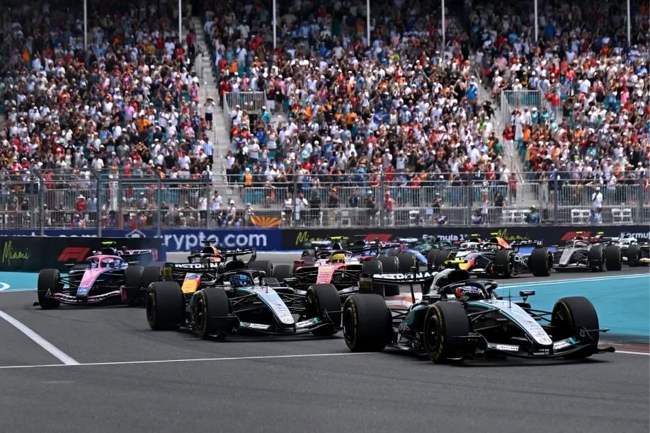 Kimi Antonelli celebra victoria en el GP de Miami F1 2026 — Antonelli gana el GP de Miami