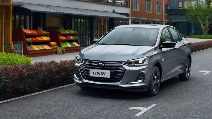 Vista frontal del Chevrolet Onix Eco 2027, modelo de entrada exclusivo a etanol lanzado en Brasil por General Motors