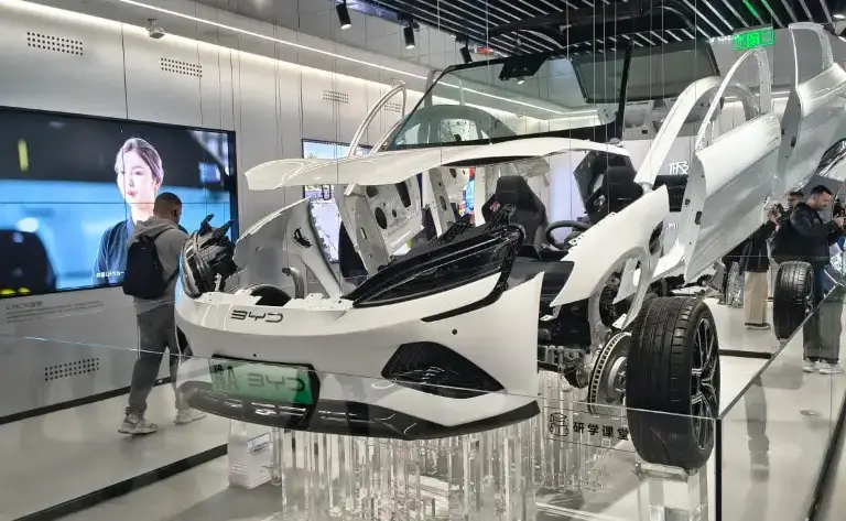 BYD lidera ventas de vehículos eléctricos con batería Blade en Ecuador y el mundo, mostrando su innovación y crecimiento
