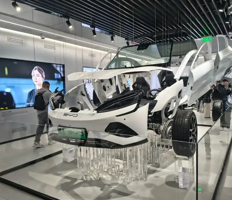 BYD lidera ventas de vehículos eléctricos con batería Blade en Ecuador y el mundo, mostrando su innovación y crecimiento