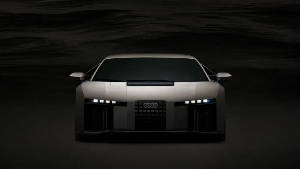 Prototipo camuflado del superdeportivo híbrido Audi Nuvolari rodando a alta velocidad en las curvas del óvalo de Nardò.