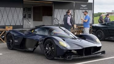 “Tiene más fallos que todos mis coches juntos”: millonario gasta 3 millones en un Aston Martin Valkyrie y solo siente decepción
