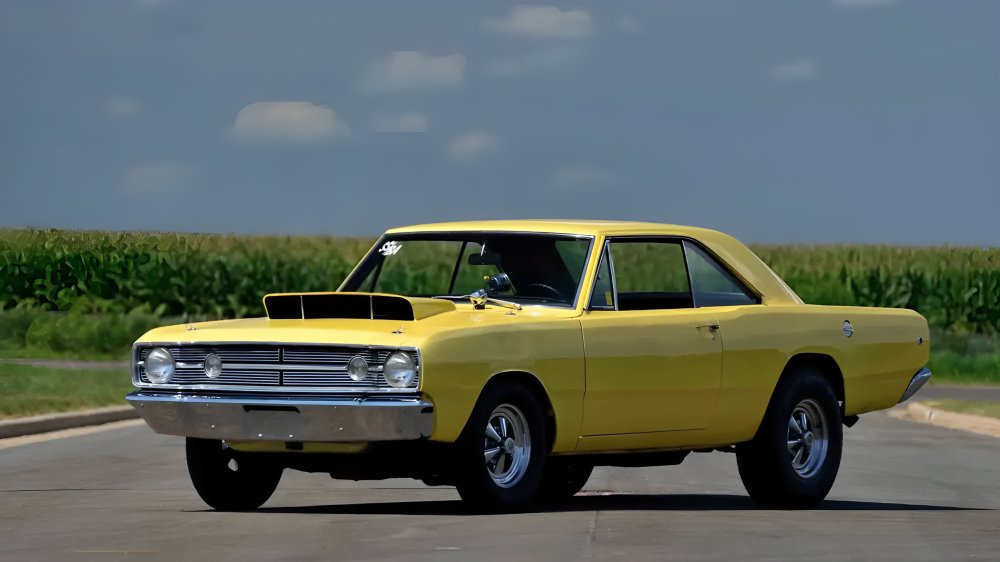 Coches clásicos con el mismo nombre en EE. UU. y Europa: Hornet, Dart, Monte Carlo, Diplomat y Fiesta. Descubre sus historias y coincidencias.
