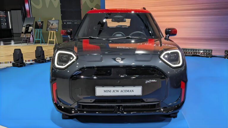 MINI JCW Aceman eléctrico en BIMOS 2026: 258 CV, boost de 10 s y alma de hot hatch sin gasolina. Descubre cómo desafía a los eléctricos coreanos.