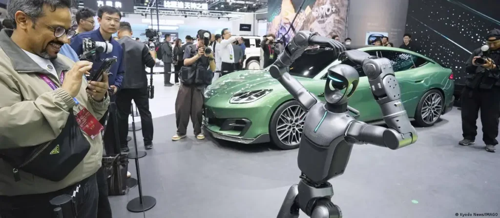 Pabellón de la marca china BYD en el Salón del Automóvil de Beijing, abril de 2026