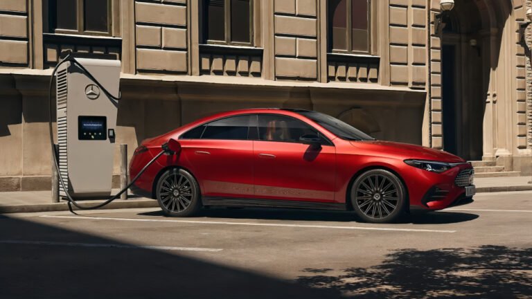 El Mercedes-Benz CLA eléctrico en China apenas superó 1.600 unidades desde su lanzamiento. BYD y Xiaomi lideran con precio y tecnología.
