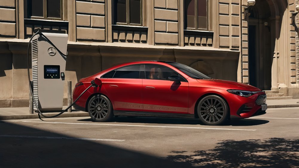 El Mercedes-Benz CLA eléctrico en China apenas superó 1.600 unidades desde su lanzamiento. BYD y Xiaomi lideran con precio y tecnología.