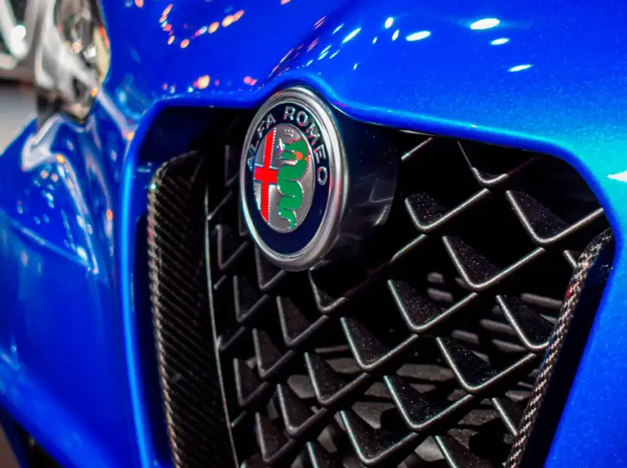 Alfa Romeo hatchback compacto