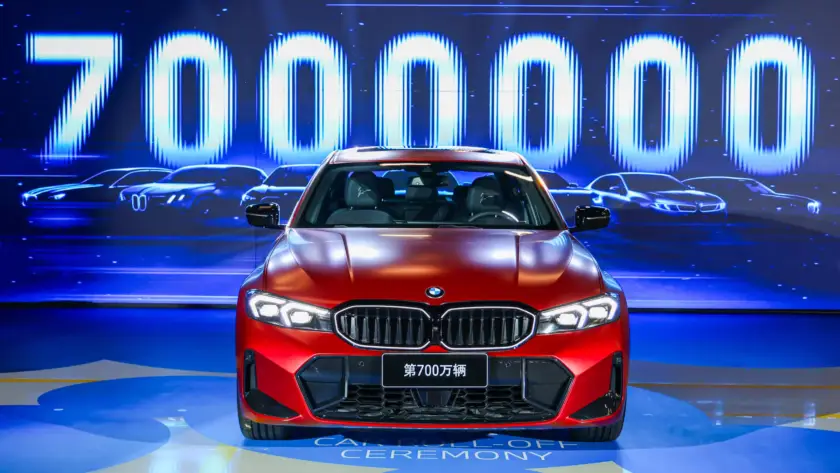 Planta de producción de BMW en Shenyang conmemorando haber fabricado 7 millones de unidades en China