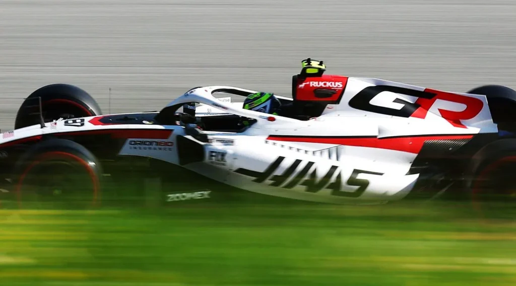 Ayao Komatsu, director de Haas F1, en rueda de prensa sobre la posible renovación de su plantilla de pilotos para 2027