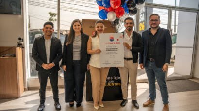 Directivos y jefes departamentales de ChevyPlan celebrando la obtención del reconocimiento internacional a la calidad laboral.