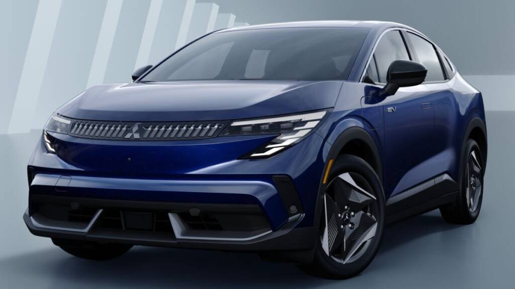 Vista lateral del nuevo Mitsubishi Eclipse Sportback EV, SUV eléctrico para el mercado norteamericano