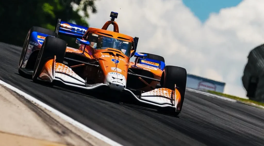 Scott Dixon, piloto de IndyCar, en el coche de Chip Ganassi Racing durante una sesión de entrenamiento