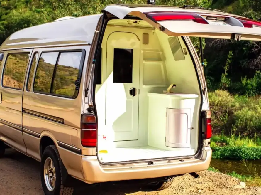 Toyota HiAce camper ducha