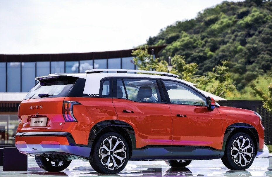 Vehículos eléctricos de la gama GAC AION exhibidos en los estands de la feria de movilidad Expo Auto Quito, demostrando cómo GAC Ecuador se consolida en el top de ventas eléctricas en Ecuador.